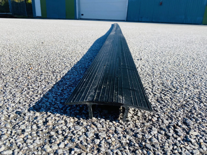 Spacefiller 6 M black